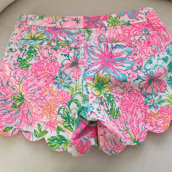 Lily Pulitzer scallop trim shorts - Picture 3 of 5